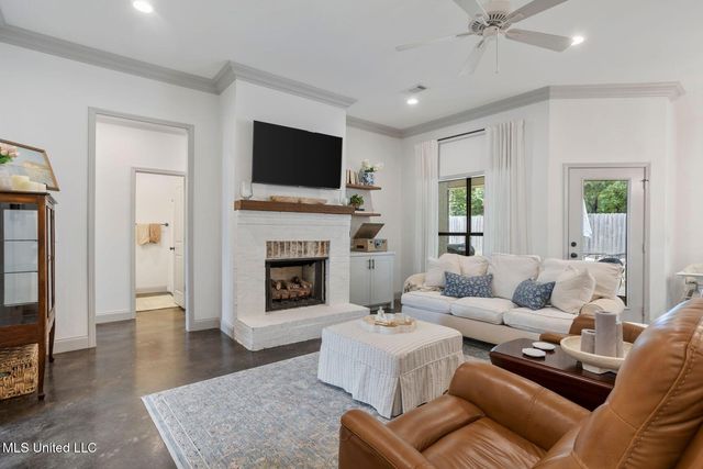 120 Woodburn Way, Pearl, MS 39208