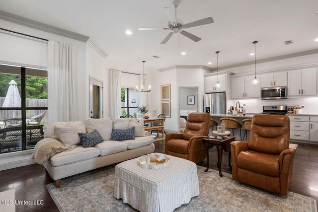 120 Woodburn Way, Pearl, MS 39208