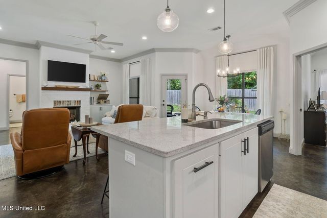 120 Woodburn Way, Pearl, MS 39208