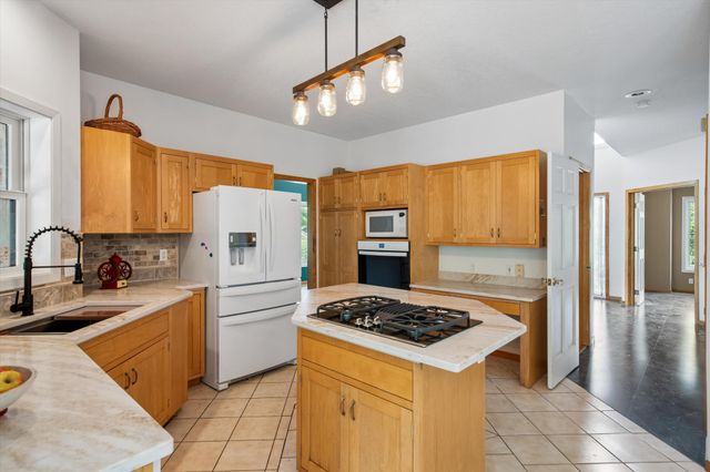 740 Mendota Heights Road, Mendota Heights, MN 55120