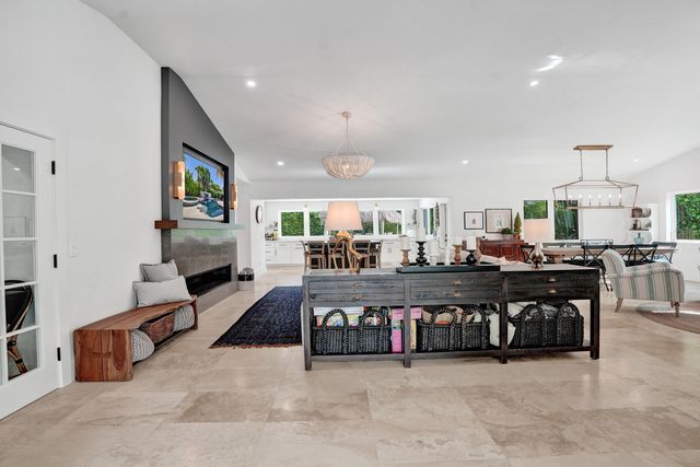 2421 NE 12th Street, Fort Lauderdale, FL 33304