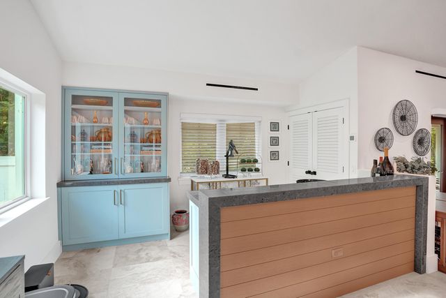 2421 NE 12th Street, Fort Lauderdale, FL 33304