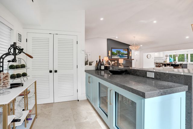 2421 NE 12th Street, Fort Lauderdale, FL 33304