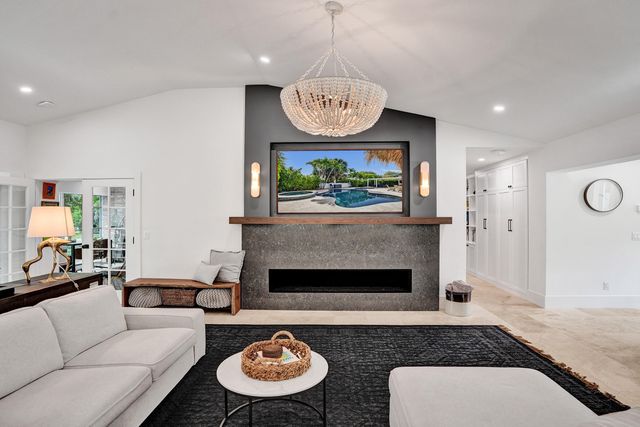 2421 NE 12th Street, Fort Lauderdale, FL 33304