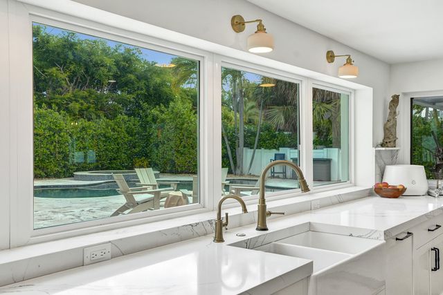 2421 NE 12th Street, Fort Lauderdale, FL 33304