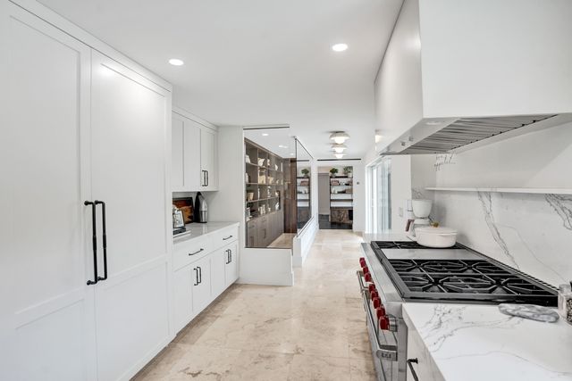 2421 NE 12th Street, Fort Lauderdale, FL 33304