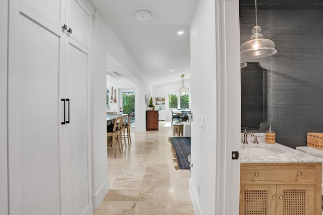 2421 NE 12th Street, Fort Lauderdale, FL 33304