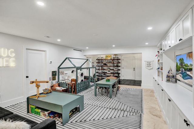 2421 NE 12th Street, Fort Lauderdale, FL 33304