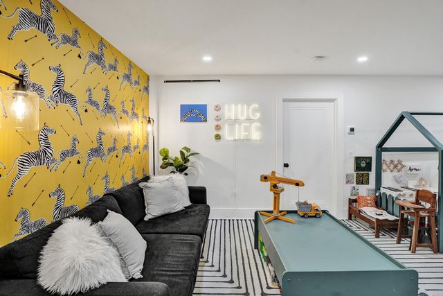 2421 NE 12th Street, Fort Lauderdale, FL 33304