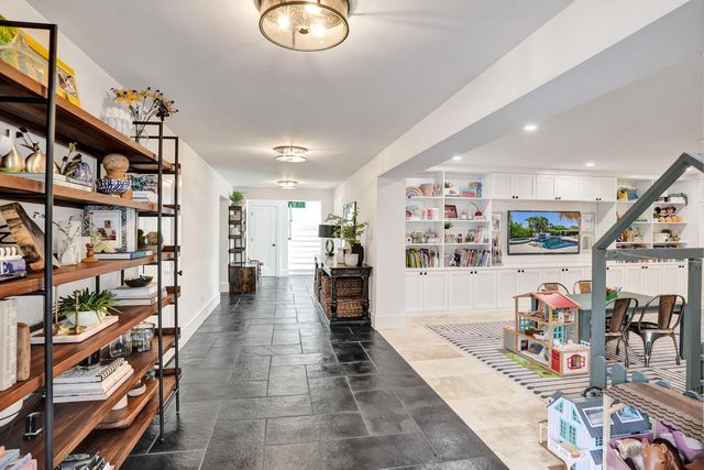 2421 NE 12th Street, Fort Lauderdale, FL 33304