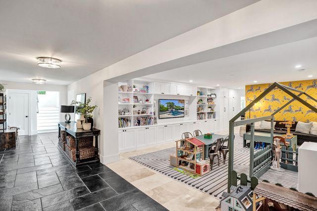 2421 NE 12th Street, Fort Lauderdale, FL 33304