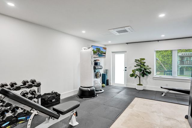 2421 NE 12th Street, Fort Lauderdale, FL 33304