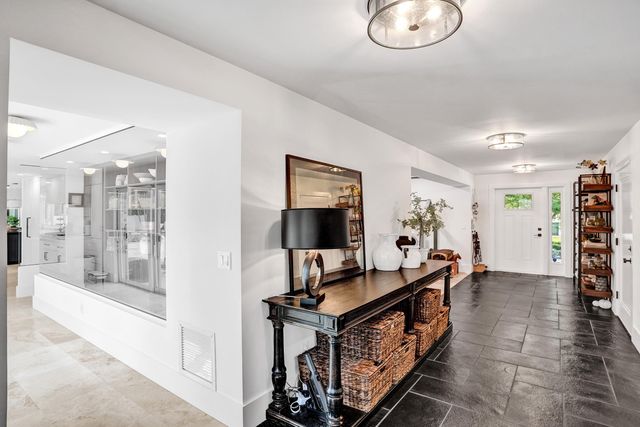 2421 NE 12th Street, Fort Lauderdale, FL 33304