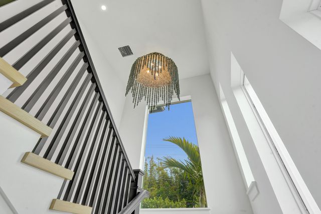 2421 NE 12th Street, Fort Lauderdale, FL 33304