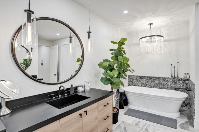 2421 NE 12th Street, Fort Lauderdale, FL 33304