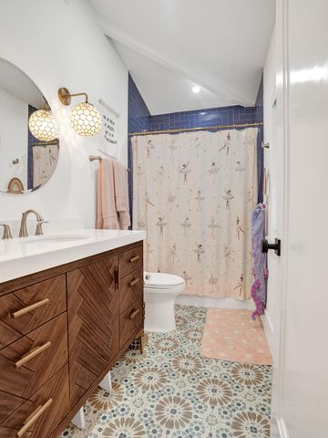2421 NE 12th Street, Fort Lauderdale, FL 33304