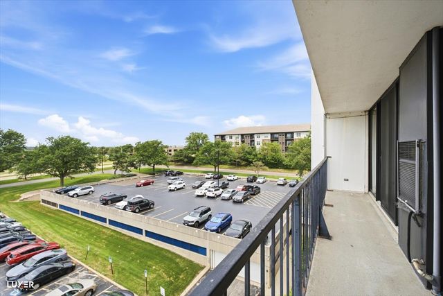 2005 S Finley Road 504, Lombard, IL 60148