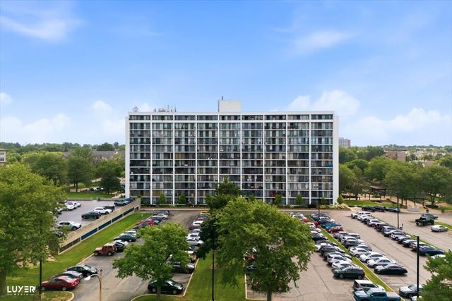 2005 S Finley Road 504, Lombard, IL 60148
