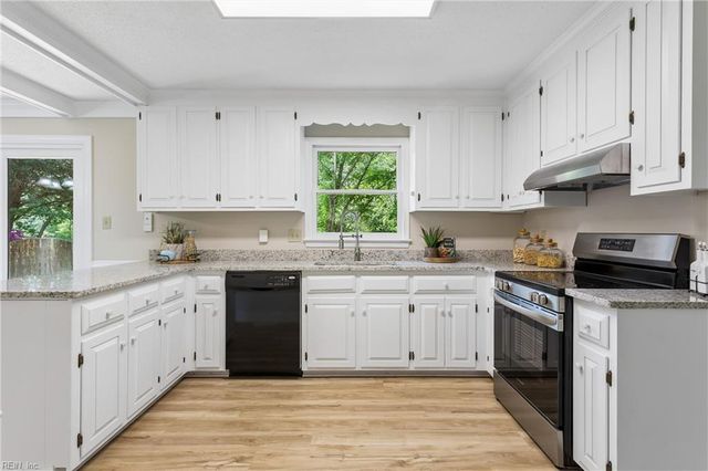 103 Shallow Lagoon DR, Yorktown, VA 23693