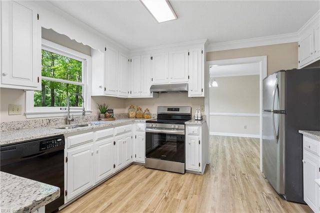 103 Shallow Lagoon DR, Yorktown, VA 23693