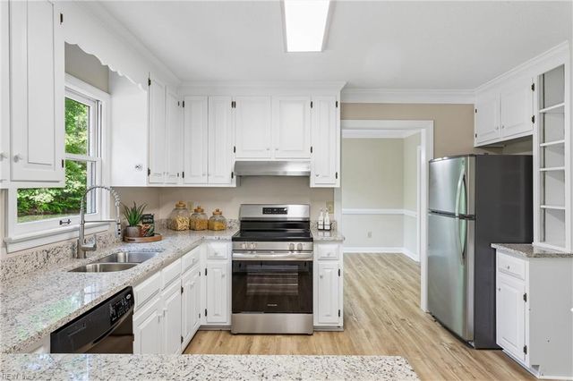 103 Shallow Lagoon DR, Yorktown, VA 23693
