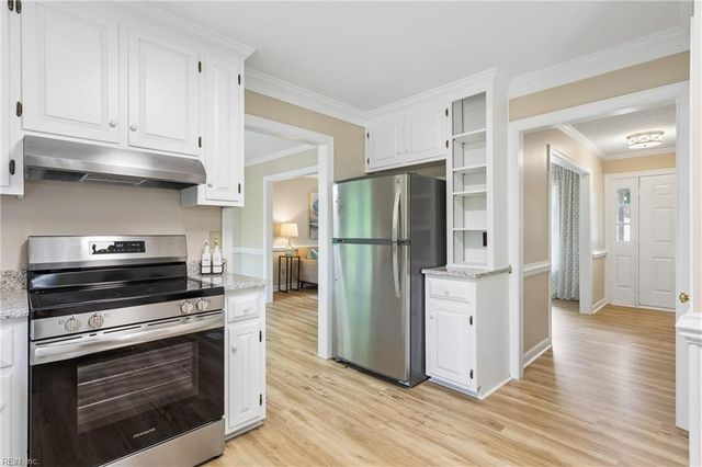 103 Shallow Lagoon DR, Yorktown, VA 23693