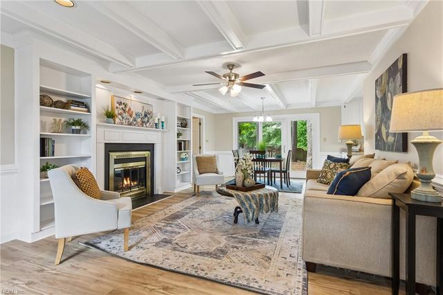 103 Shallow Lagoon DR, Yorktown, VA 23693