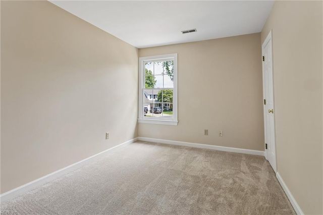 103 Shallow Lagoon DR, Yorktown, VA 23693