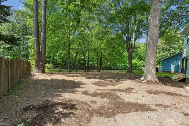 103 Shallow Lagoon DR, Yorktown, VA 23693