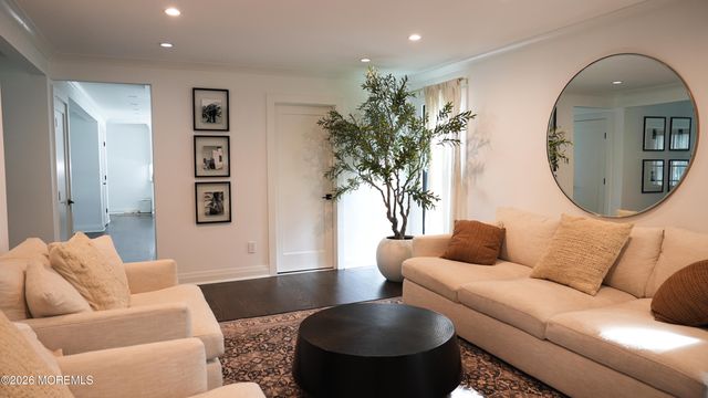9 Wood Lake Court, North Brunswick, NJ 08902