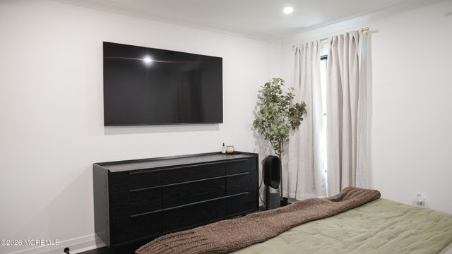 9 Wood Lake Court, North Brunswick, NJ 08902