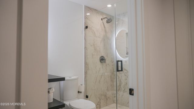 9 Wood Lake Court, North Brunswick, NJ 08902