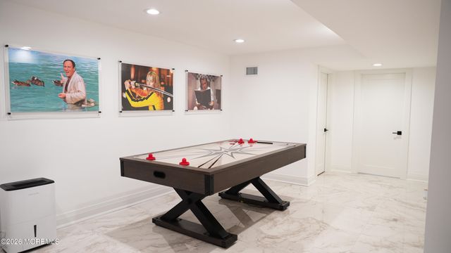 9 Wood Lake Court, North Brunswick, NJ 08902