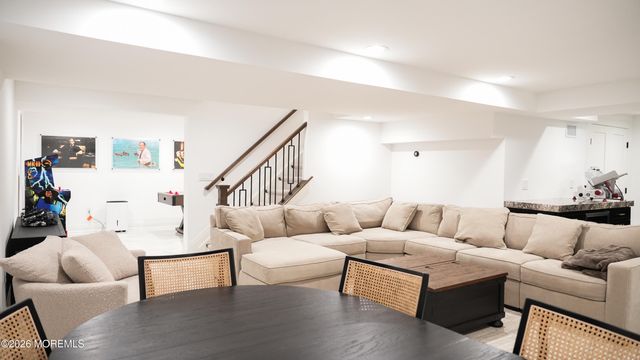 9 Wood Lake Court, North Brunswick, NJ 08902
