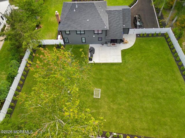 9 Wood Lake Court, North Brunswick, NJ 08902