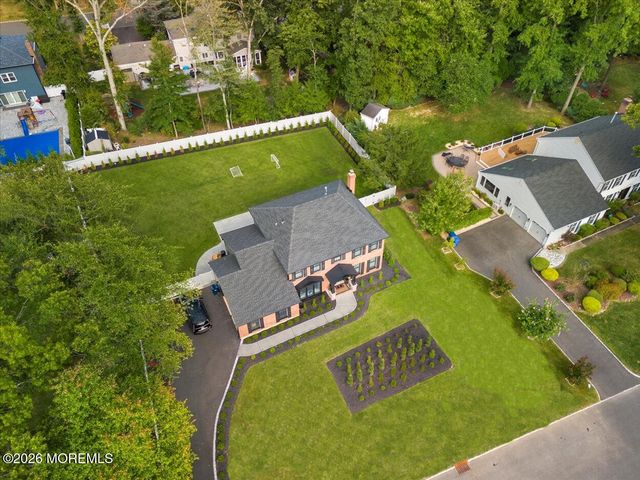 9 Wood Lake Court, North Brunswick, NJ 08902