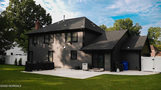 9 Wood Lake Court, North Brunswick, NJ 08902