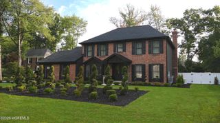 9 Wood Lake Court, North Brunswick, NJ 08902