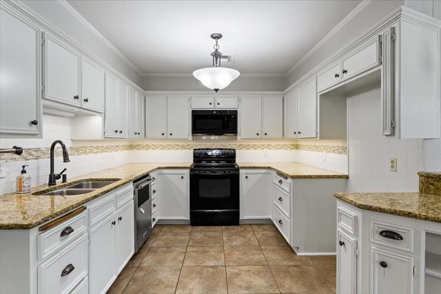 10014 Burgundy Drive, Woodway, TX 76712