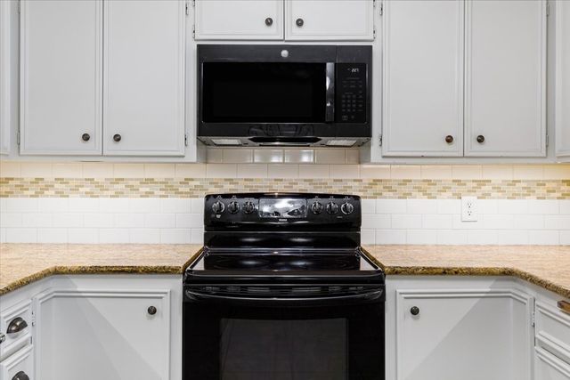 10014 Burgundy Drive, Woodway, TX 76712