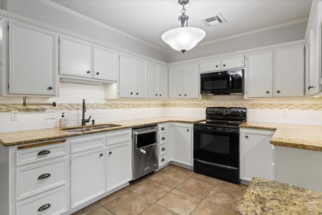 10014 Burgundy Drive, Woodway, TX 76712