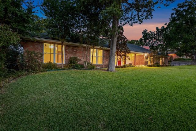 10014 Burgundy Drive, Woodway, TX 76712