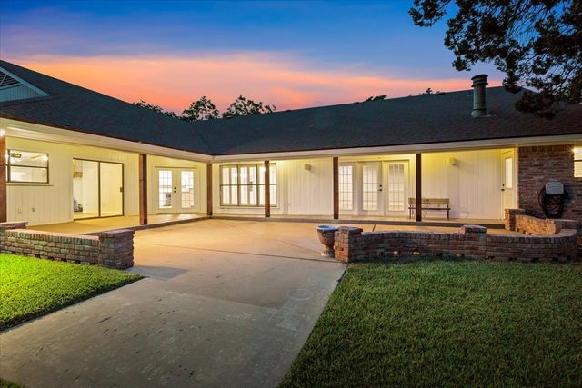 10014 Burgundy Drive, Woodway, TX 76712