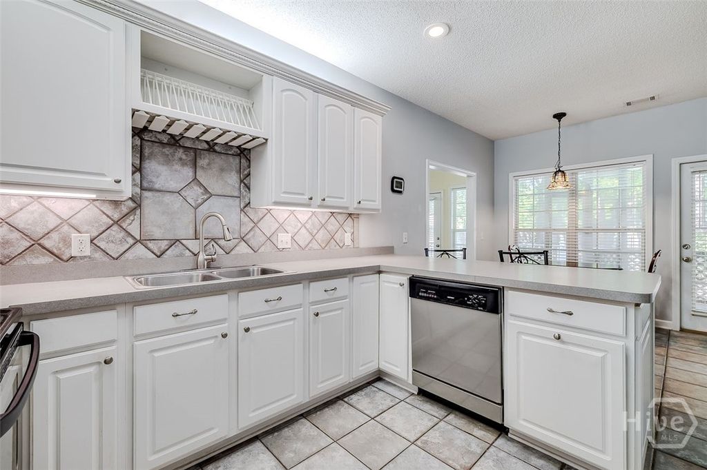 Image 13 of property listing at 304 Erin Court, Rincon, GA 31326