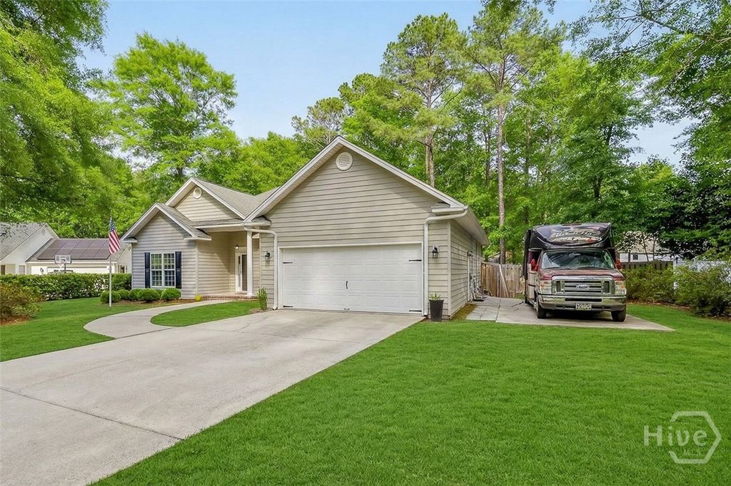 Image 2 of property listing at 304 Erin Court, Rincon, GA 31326