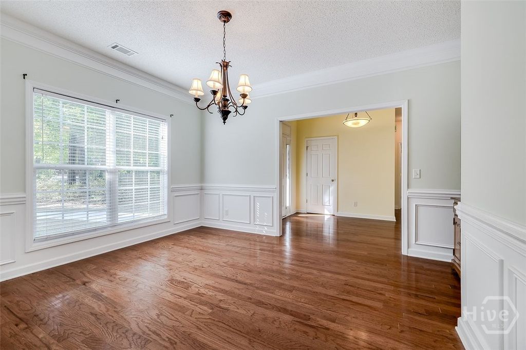 Image 5 of property listing at 304 Erin Court, Rincon, GA 31326