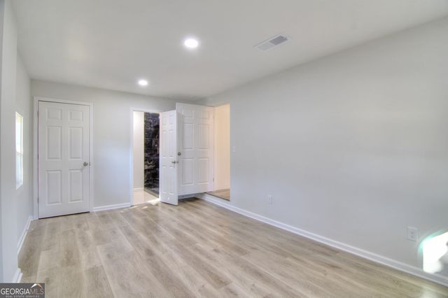 1215 Sheppard Place, Stone Mountain, GA 30083