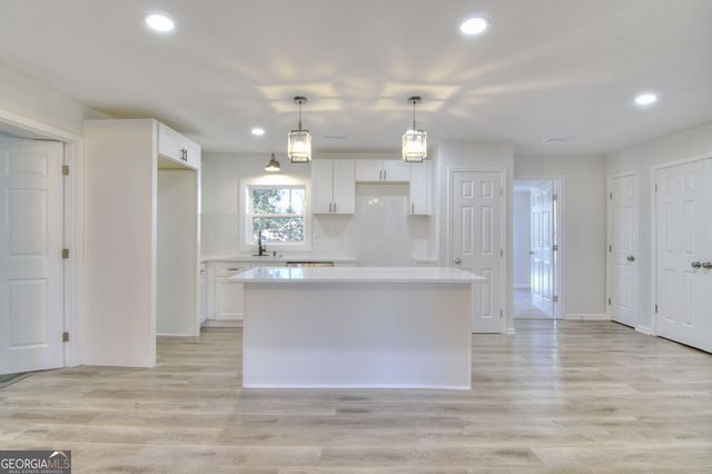 1215 Sheppard Place, Stone Mountain, GA 30083