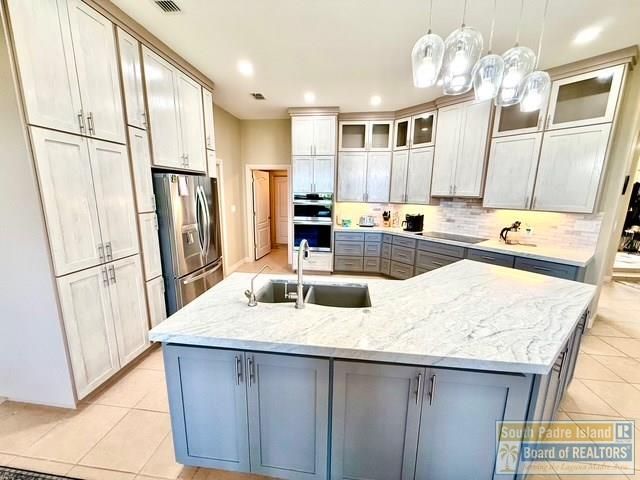 6 Country Club Dr., Laguna Vista, TX 78578