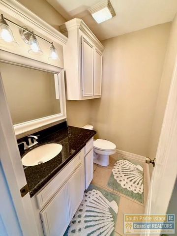 6 Country Club Dr., Laguna Vista, TX 78578